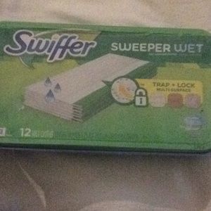12 Swiffer Sweeper Wet Cloths